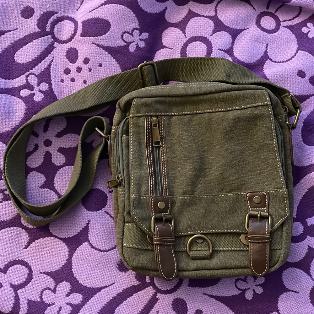 CargoIt Canvas Crossbody Bag